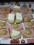 Cenando pan de molde con cosas