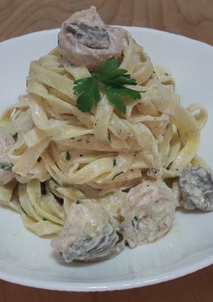 O poză a rețetei Tagliatelle cu creveți, ciuperci și smântână.