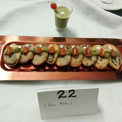 A picture of Peas roll.