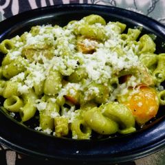 A picture of One Pan Garlic Pesto Chicken Pasta.