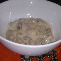 A picture of Creamy mushrooms .