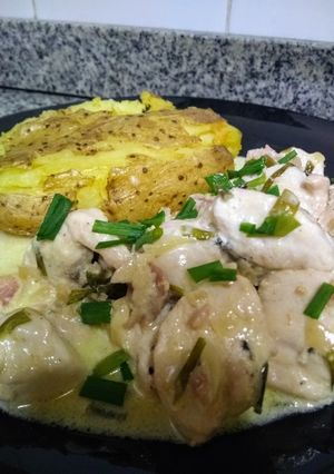 Una foto de Pechuguitas al coñac con papas aplastadas👩🏼🍳🥔