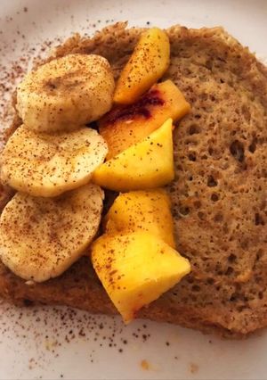 Una foto de French toast o tostadas francesas al microondas. Saludables y light