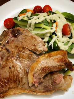 A picture of Blue cheese salad dressing.