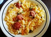 Una foto de arvejas con longaniza