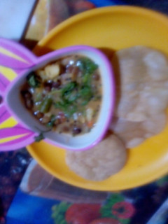 பூரி.உருளை கொண்டைக்கடலை மசால் செய்முறை முக்கிய புகைப்படம்