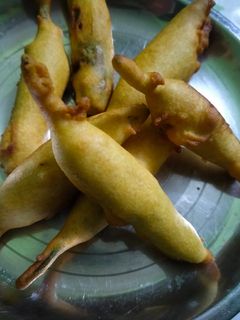 मिर्ची के पकौड़े (mirchi ke pakode recipe in Hindi) रेसिपी मुख्य फोटो