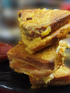 ब्रेड पकोडा (bread pakoda recipe in marathi) रेसिपी चे मुख्य फोटो