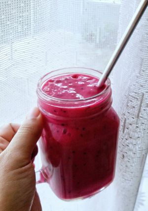 A picture of Dragon Fruit Mango Yoghurt and Yakult Smoothie.
