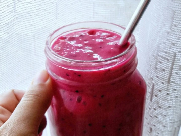 Easy Steps to Make Recipe Dragon Fruit Mango Yoghurt and Yakult Smoothie that is  Makes Drooling, Really Delicious}