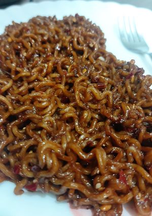 পিনাট বাটার ম্যাগি (Pea nut butter maggi recipe in Bengali) রেসিপির প্রধান ছবি