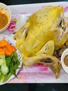 Hình của món Gà hấp muối sả.