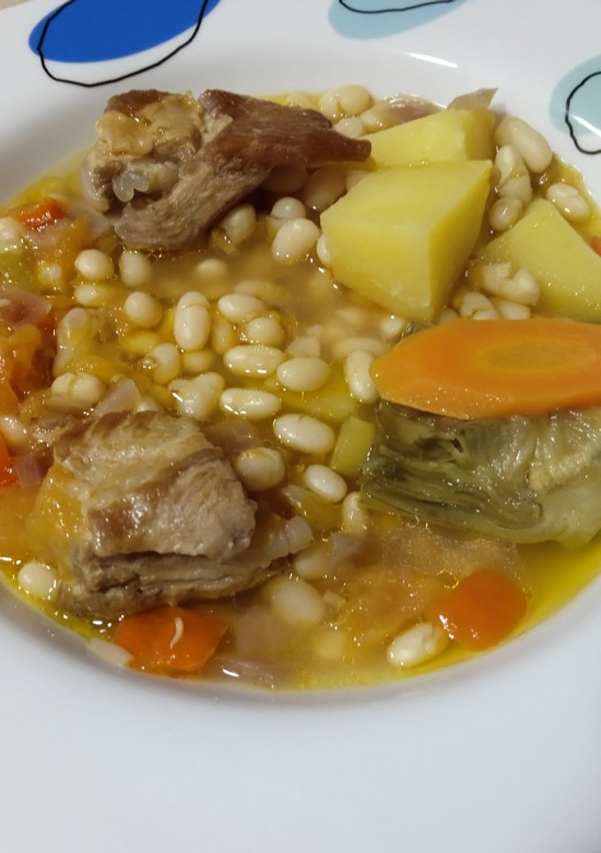 Una foto de Potaje de alubias arroceras con costilla