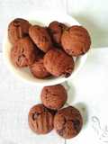 Biscotti cacao e cioccolato delle uova di Pasqua