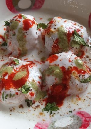A picture of Dahi vada.
