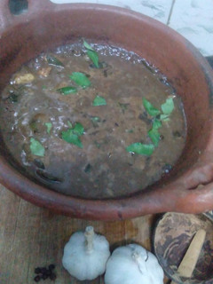 பூண்டு மிளகு குழம்பு (poodu milagu kulambu recipe in tamil) செய்முறை முக்கிய புகைப்படம்