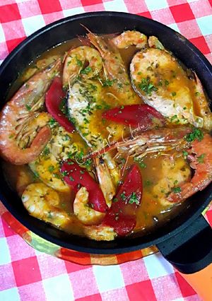 Foto principal de Cazuela de salmón con patatas, langostinos y gambones