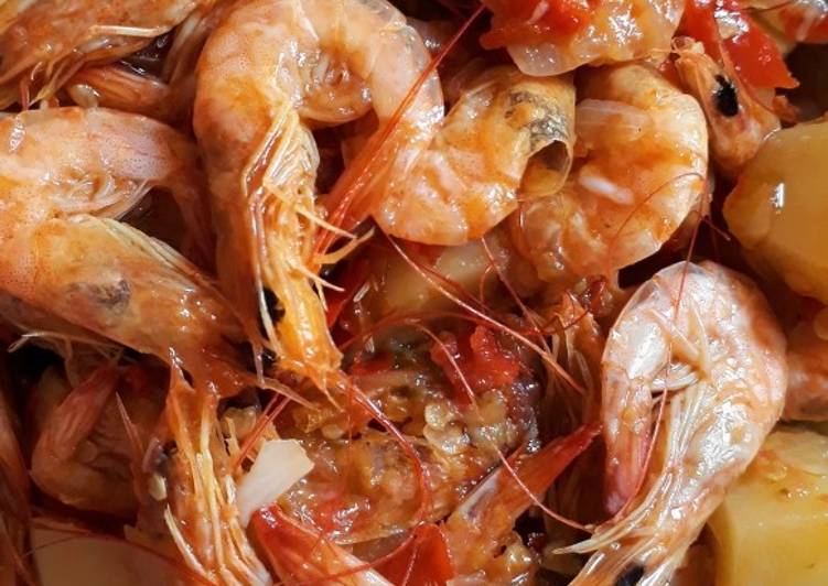 Balado Udang campur Kentang