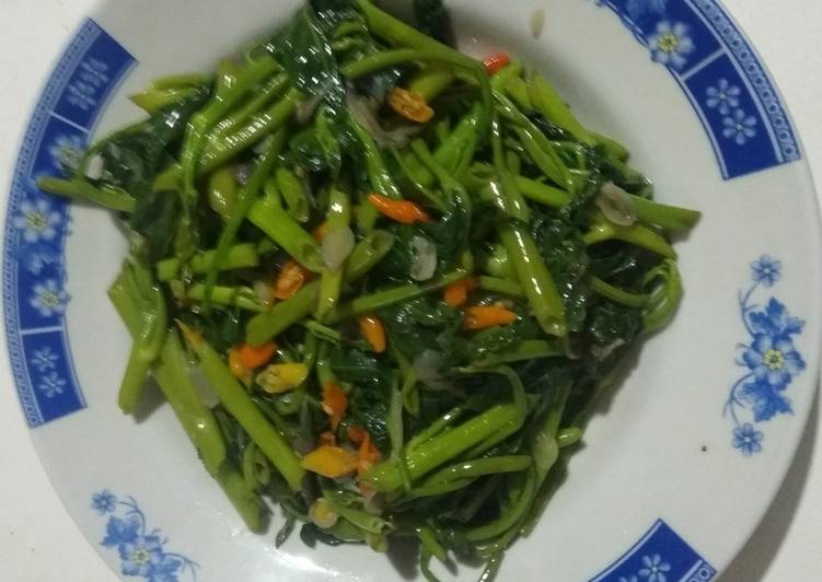4. Tumis Kangkung Sederhana