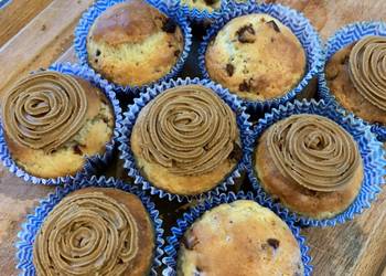 How to Make Yummy Easy Chocolate Chip Muffins