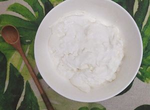 Hình của món Sữa chua Hy Lạp bằng nồi cơm điện.