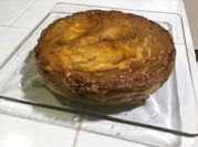 Una foto de flan de yemas de huevo