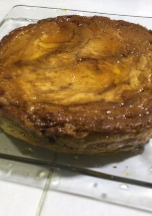 Una foto de Flan con duraznos