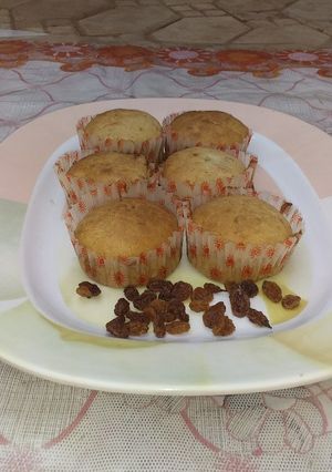 A picture of Raisins cake.