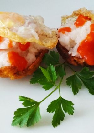 Foto principal de Canastas de plátano con arroz y huevo de codorniz (Arroz cubana)