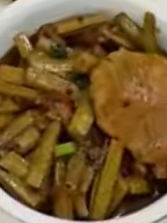 ગુવાર ઢોકળીનું શાક(Guar dhokli sabji recipe in Gujarati) રેસીપી મુખ્ય ફોટો