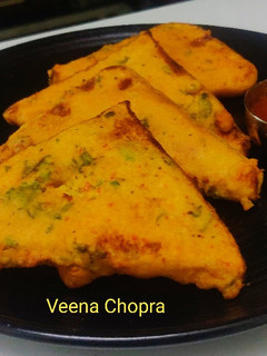 ब्रेड पकौड़ा (Bread pakoda recipe in hindi) रेसिपी मुख्य फोटो