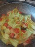 Filetti di platessa con pomodorini e fiori di zucca