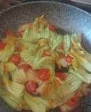 Filetti di platessa con pomodorini e fiori di zucca