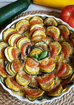Une photo de Tian de légumes à la mozzarella et au pesto