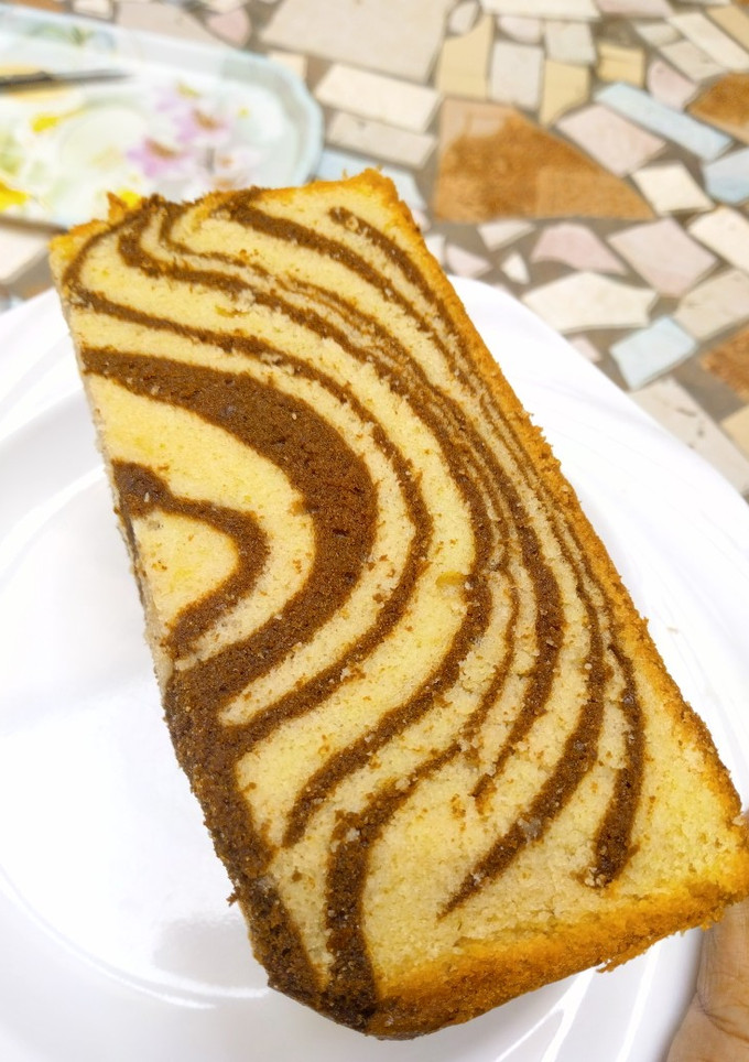A picture of Zebra cake.