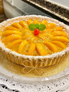 Una foto de Pastel de almendras (Almond and peach cake in syrup)