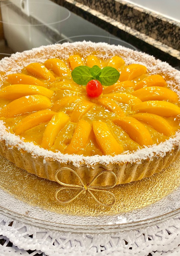 Una foto de Pastel de almendras (Almond and peach cake in syrup)