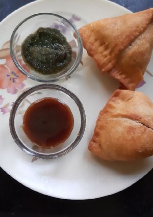 A picture of Aalu Samosa.