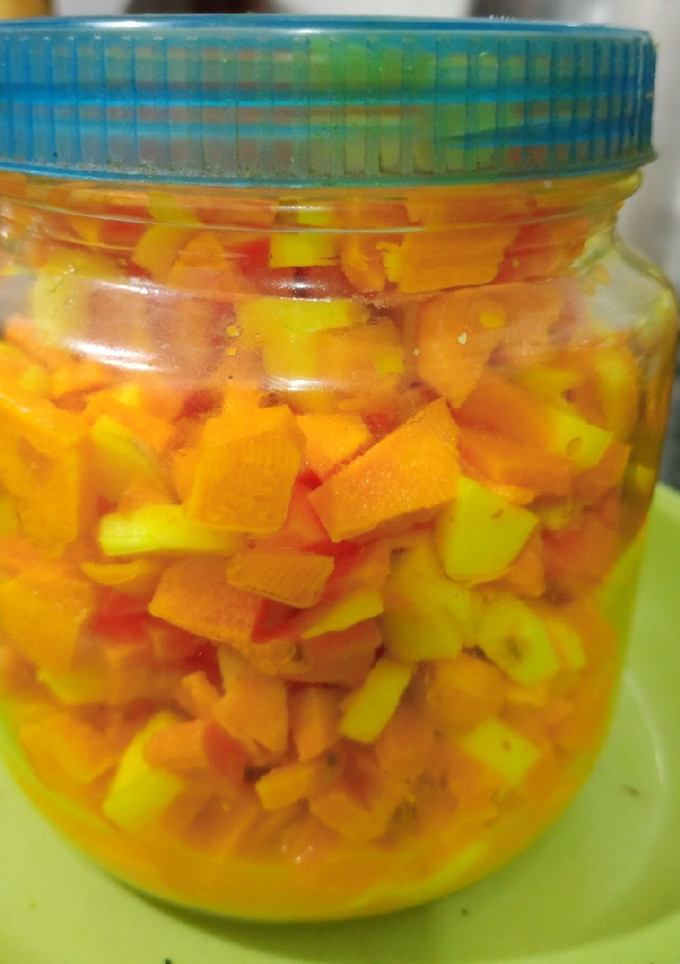આથેલી હળદર (Pickle Raw Turmeric Recipe in Gujarati) રેસીપી મુખ્ય ફોટો