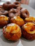 Buñuelos de Cuaresma cubiertos de crema quemada