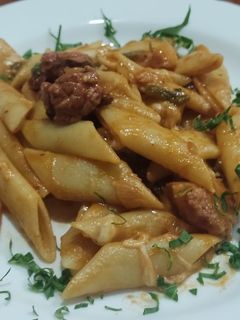 Una foto de Macarrones con lomo ahumado