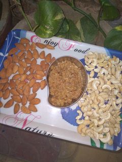 बादाम का हलवा(Badam ka halwa recipe in Hindi) रेसिपी मुख्य फोटो