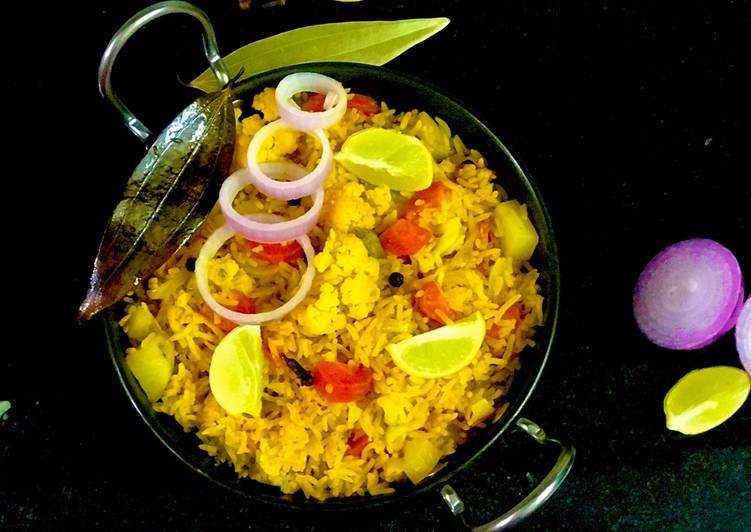 Step-by-Step Guide to Prepare Quick Vegetable Rice in Pressure Cooker