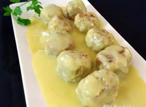 Foto principal de Albóndigas de bacalao y berenjena en salsa de puerro y apio