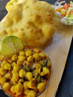 ছোলে-বাটুরে (chole bhature recipe in Bengali) রেসিপির প্রধান ছবি