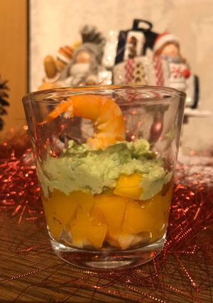 Une photo de Verrine crevette-mangue-avocat