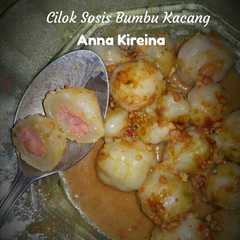 รูปของ Cilok Sosis Bumbu Kacang