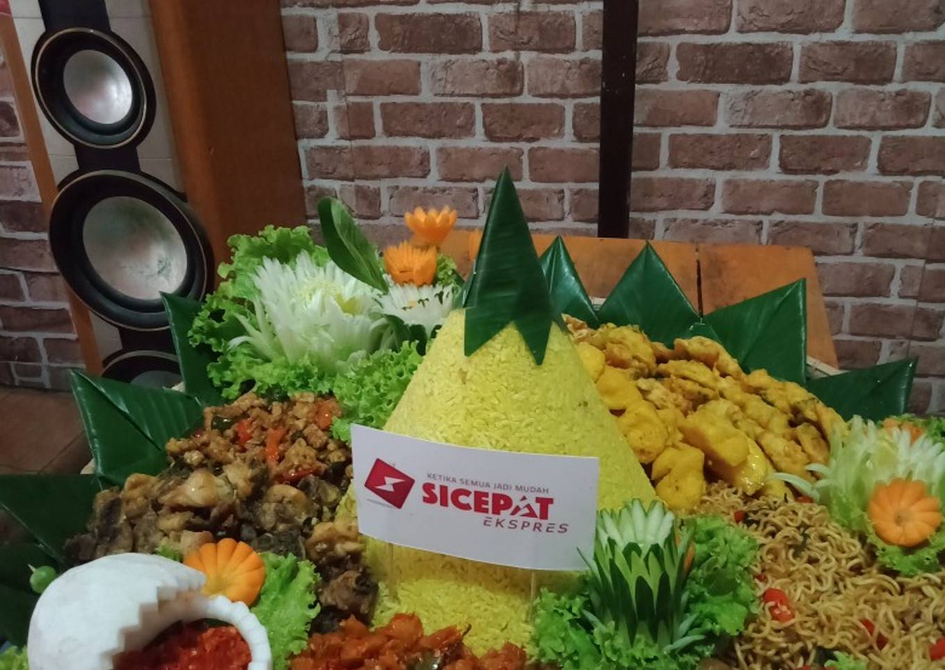 Nasi Kuning untuk Tumpeng