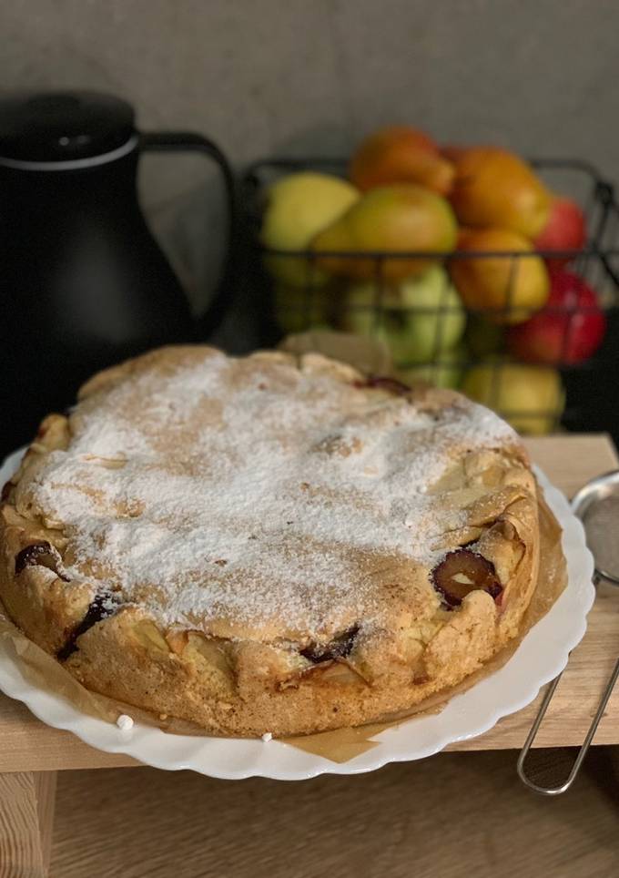 Осінній яблучно-сливовий пиріг 🥧