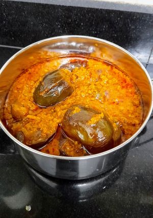 भरली वांगी (Bharli Vangi Recipe In Marathi) रेसिपी चे मुख्य फोटो 